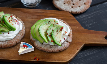 Snack verde con aguacate fresco.